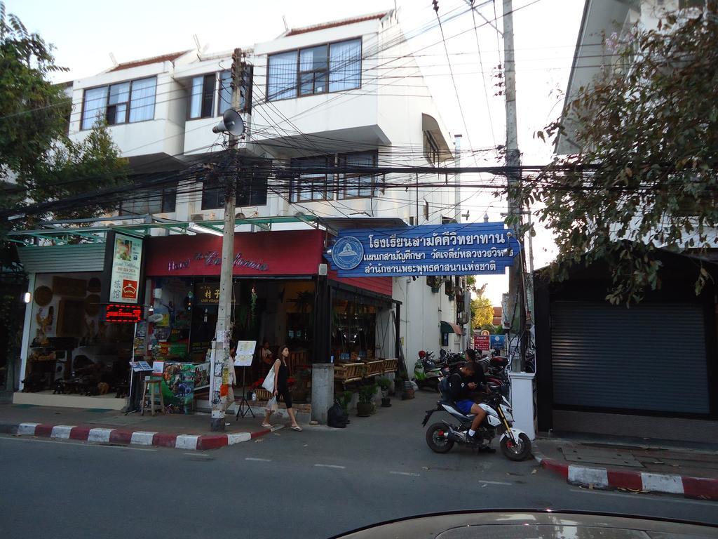 Hotel The California Chiang Mai Exterior photo